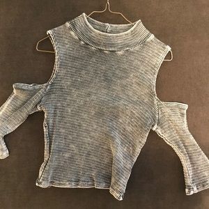 Open shoulder crop top